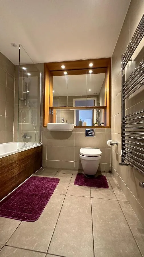 London Rooms In Luxury Apartment 0*,
