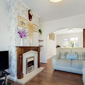 Hostel Eejs Charming 3 Bed - With Large Garden United Kingdom