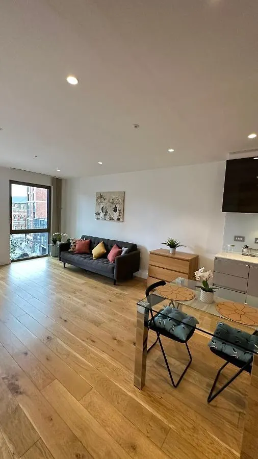 London Rooms In Luxury Apartment Guest house