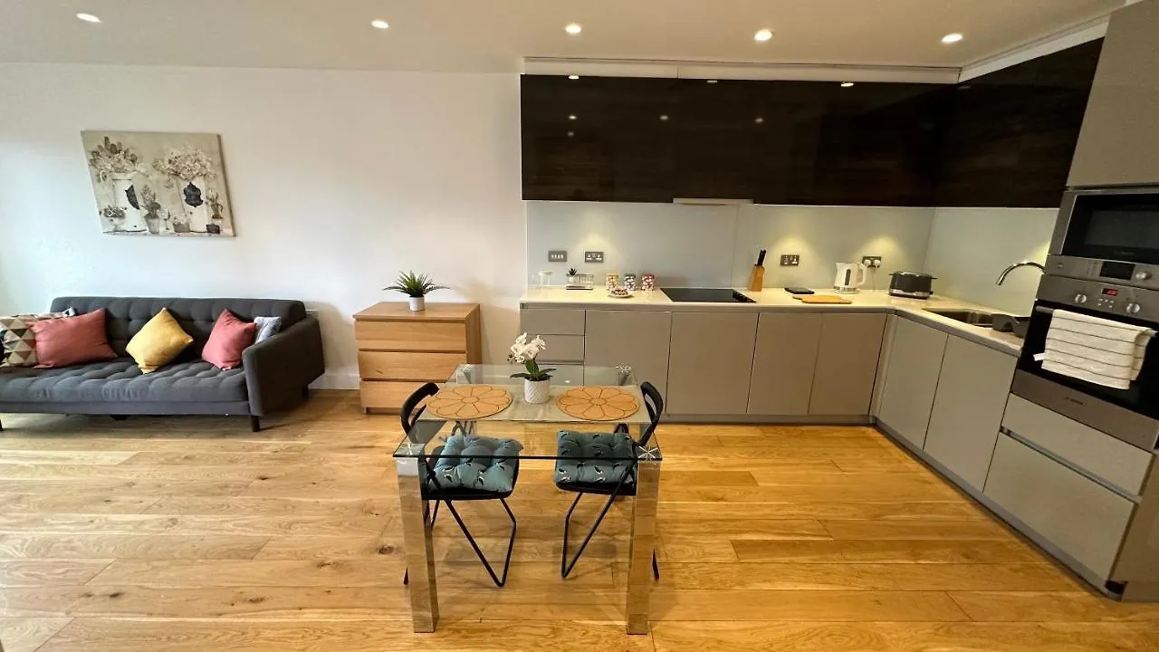 Guest house London Rooms In Luxury Apartment
