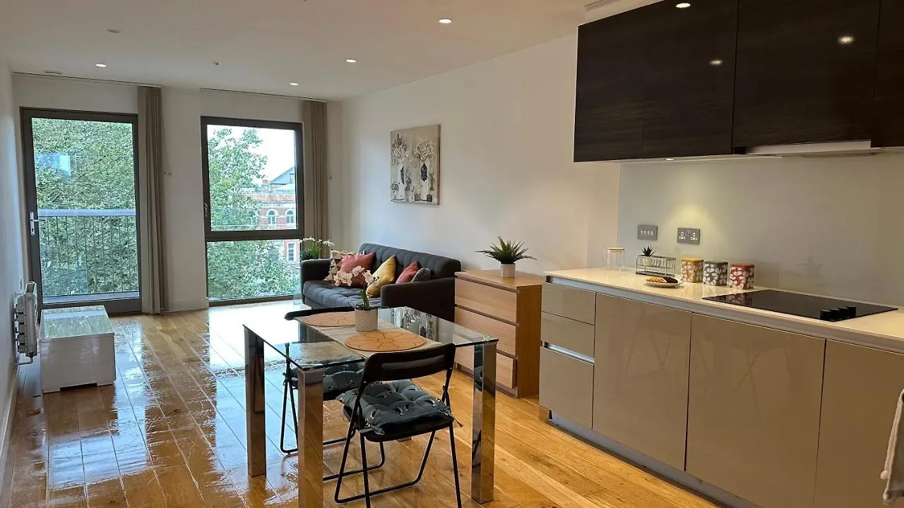 London Rooms In Luxury Apartment United Kingdom